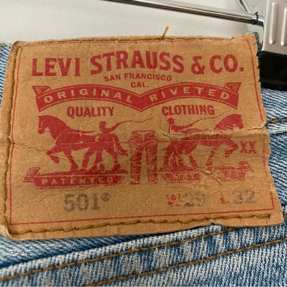 Levi’s 501 blue denim jeans in size 29 width by 32 length - Picture 5 of 11
